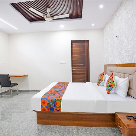 Fabhotel Platinum Palace - Nr Magadi Main Road 벵갈루루 외부 사진