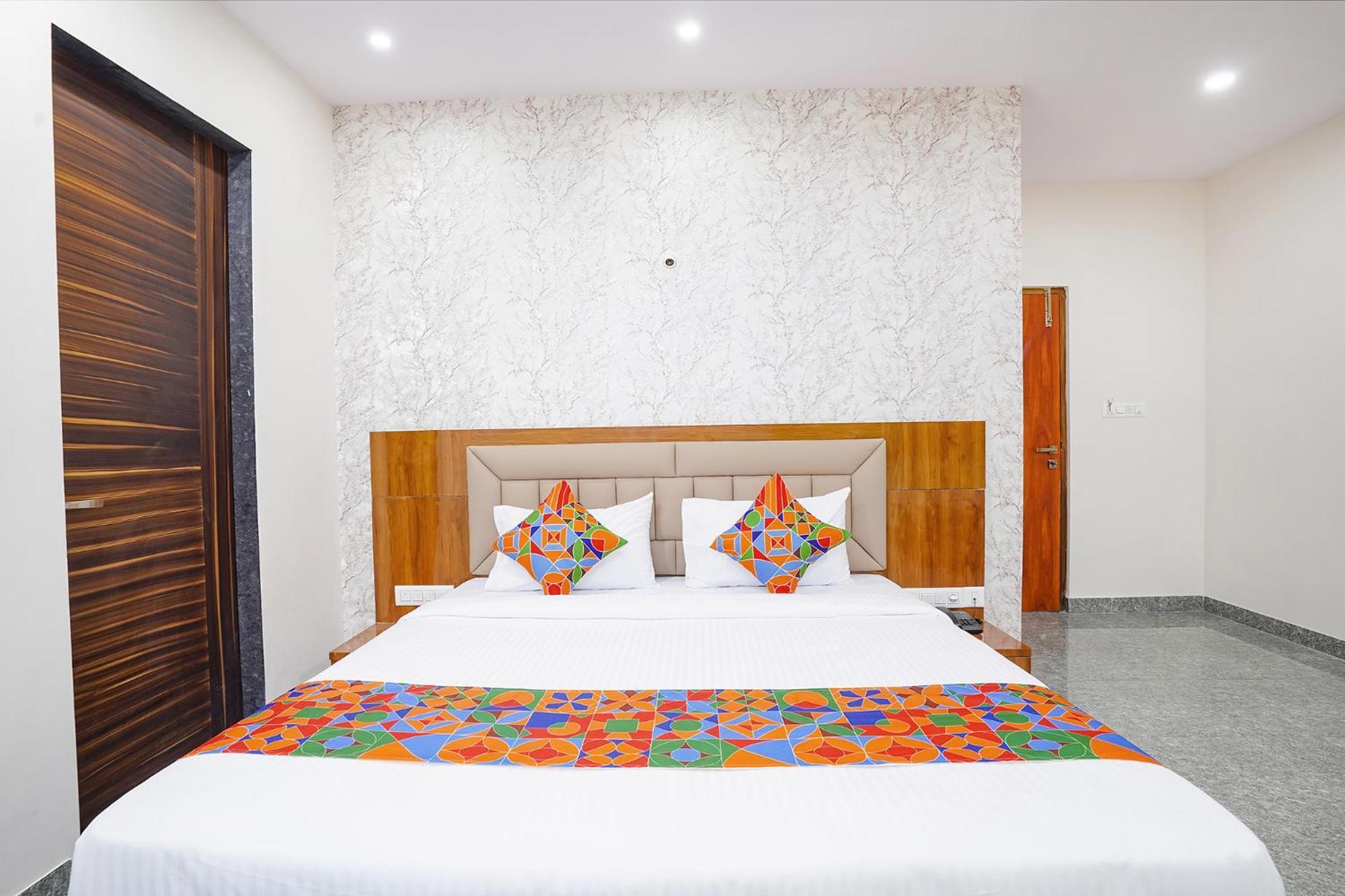 Fabhotel Platinum Palace - Nr Magadi Main Road 벵갈루루 외부 사진