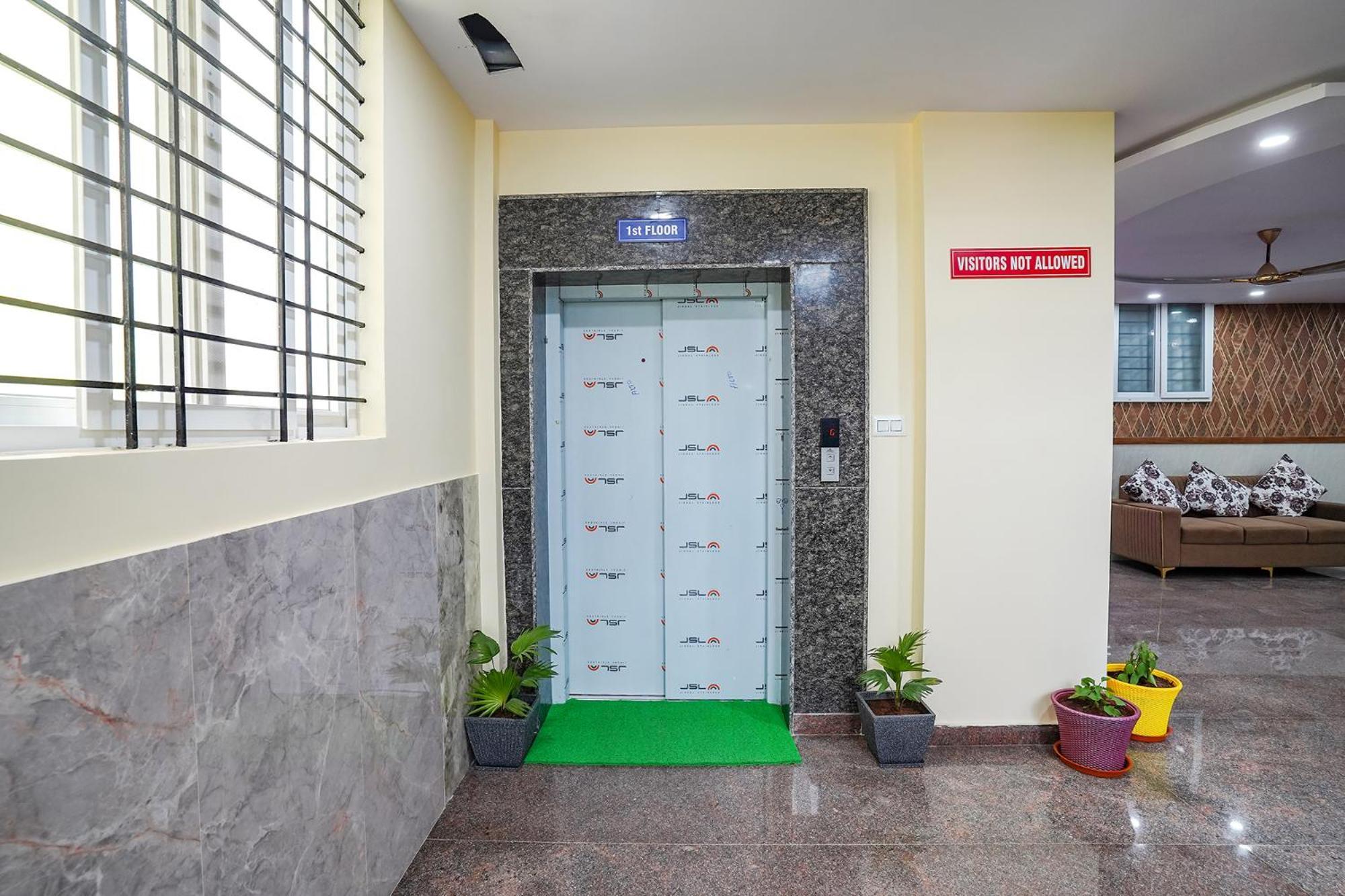 Fabhotel Platinum Palace - Nr Magadi Main Road 벵갈루루 외부 사진